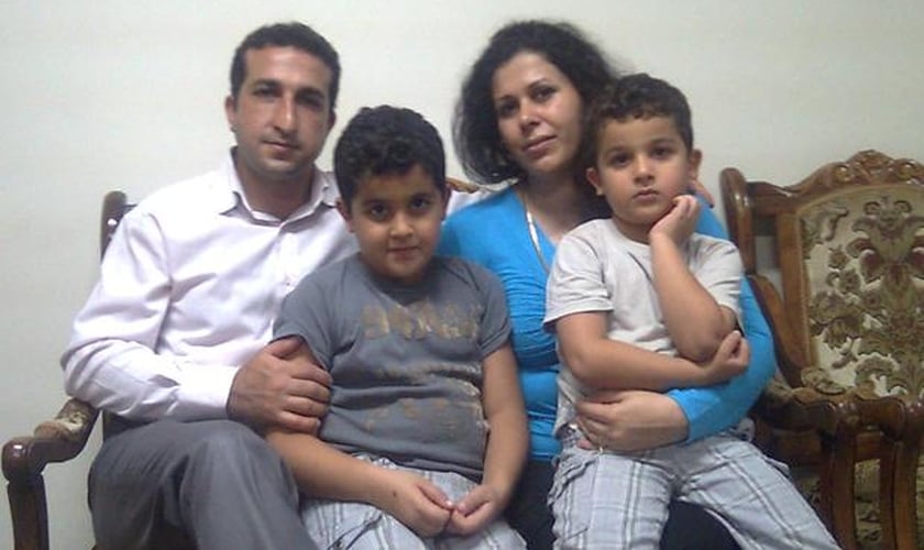Pastor Yousef Nadarkhani, com esposa e filhos. (Foto: Christian Post)