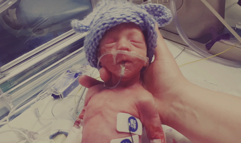Eli nasceu com pouco mais de 1Kg e foi motivo de celebração para sua família. (Foto: LifeSiteNews)
