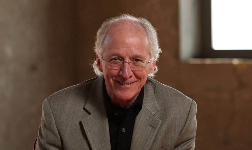 John Piper é teólogo e professor da Faculdade e Seminário Bethelehem, nos EUA. (Imagem: Desiring God)