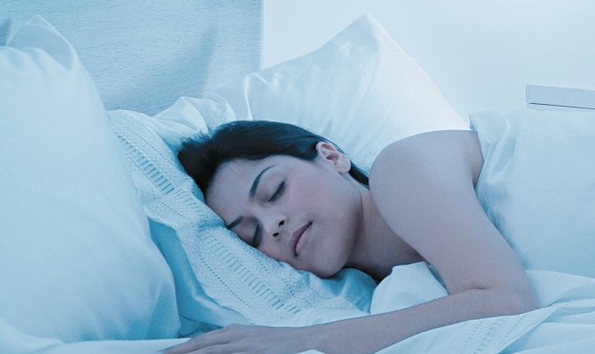 Dormir 6 horas causa o mesmo efeito que passar uma noite inteira acordado. (Foto: Omar Paixão/Saúde é Vital)