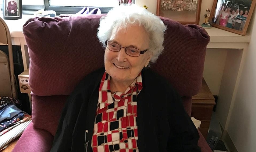 Allie Candler tem 107 anos e, mesmo "aposentada", continua exercendo seu ministério de forma extra-oficial, evangelizando e expressando o amor de Jesus às pessoas. (Foto: Baptist Press)