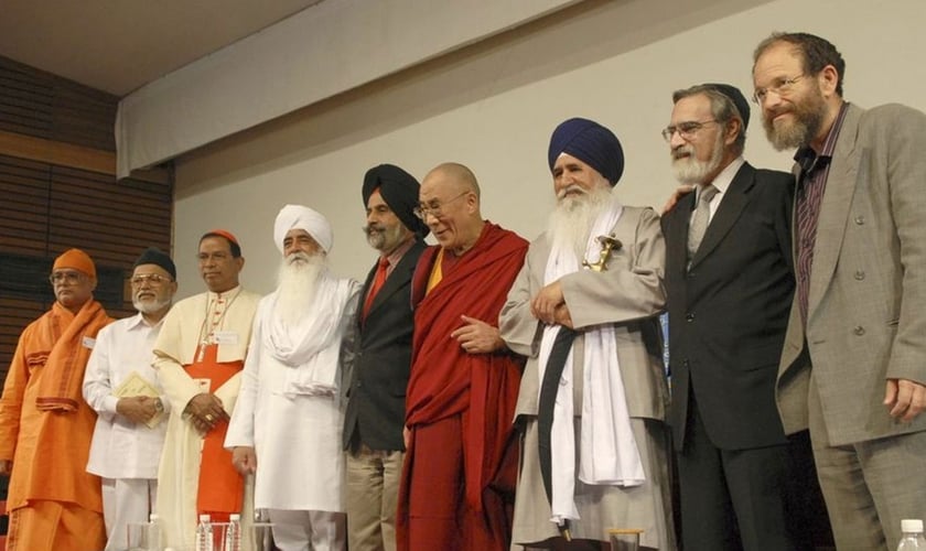 Líderes religiosos incentivam a união entre pessoas de diferentes religiões. (Foto: The Elijah Interfaith Institute)
