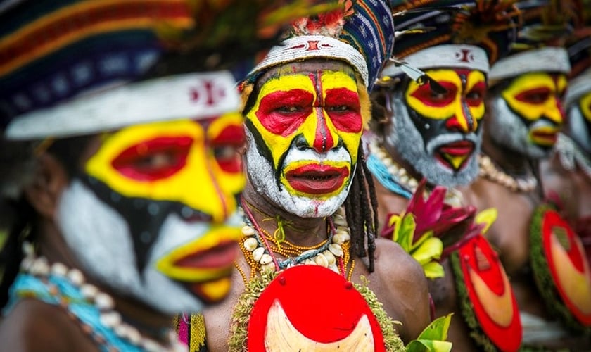 Moradores de Papua Nova Guiné costumam se pintar para guerras e rituais. (Foto: Portal Photos - Fábio Elias)
