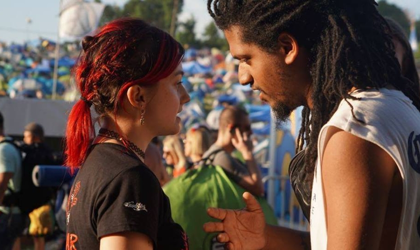 Moah Buffalo pregou para milhares de jovens que fizeram parte do Woodstock Festival. (Foto: Reprodução/Facebook)