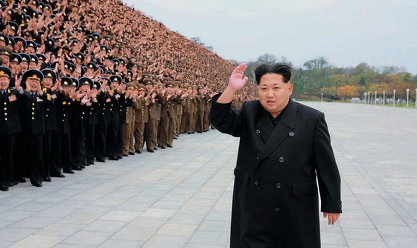 Kim Jong-un é ditador na Coreia do Norte e está deixando de ser visto como um "deus" pelos norte-coreanos. (Foto: Época)