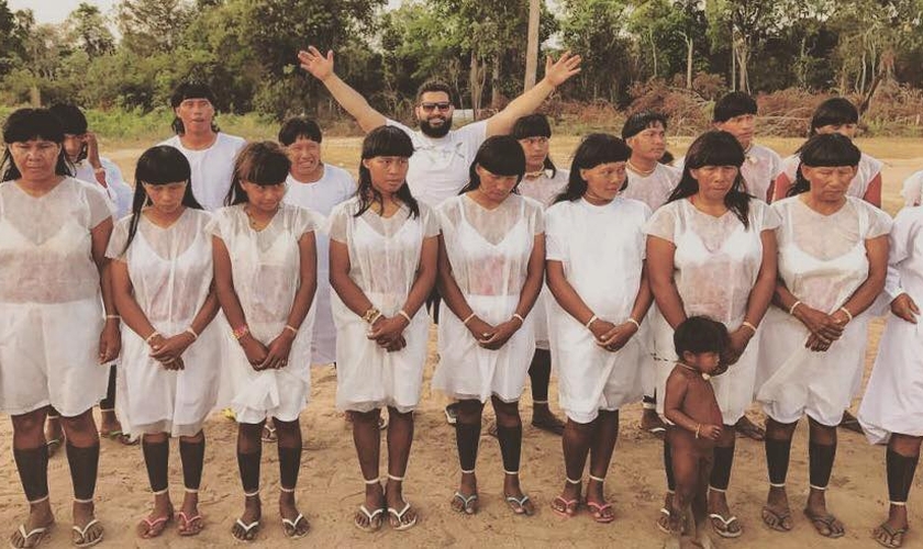 Pastor Isac Santos batizou 38 indígenas da tribo xavante, no Mato Grosso. (Foto: Facebook)