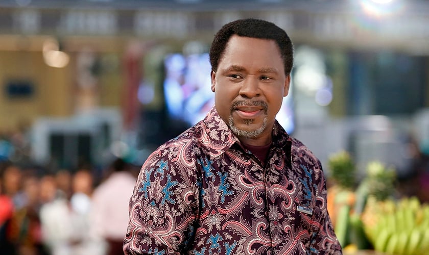 As bênçãos de Deus podem ser impedidas pelo dinheiro, segundo o pastor nigeriano TB Joshua. (Foto: Reprodução)