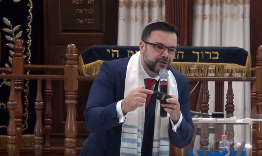 O rabino messiânico Matheus Zandona é vice-presidente do Ministério Ensinando de Sião. (Foto: Reprodução/YouTube)