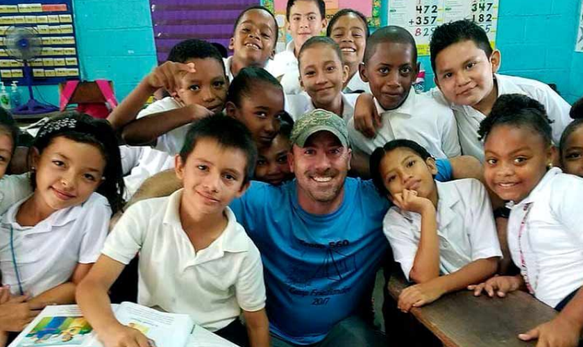 Deus ouviu a oração do diretor e guiou os missionários para a escola. (Foto: Reprodução).