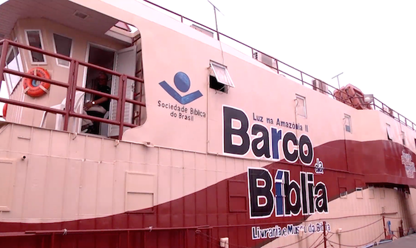 A principal finalidade do Barco da Bíblia é disponibilizar literatura bíblica a um valor acessível. (Foto: Reprodução).