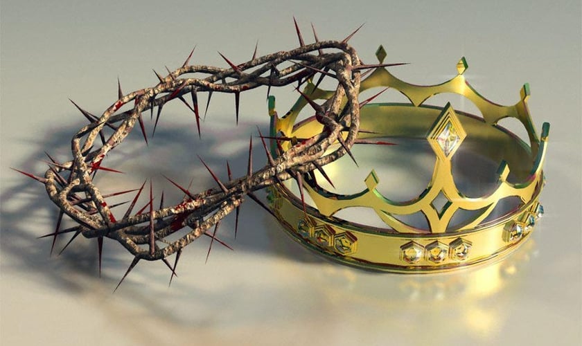 Coroa de espinhos e coroa de ouro com pedras preciosas. (Foto: Getty)