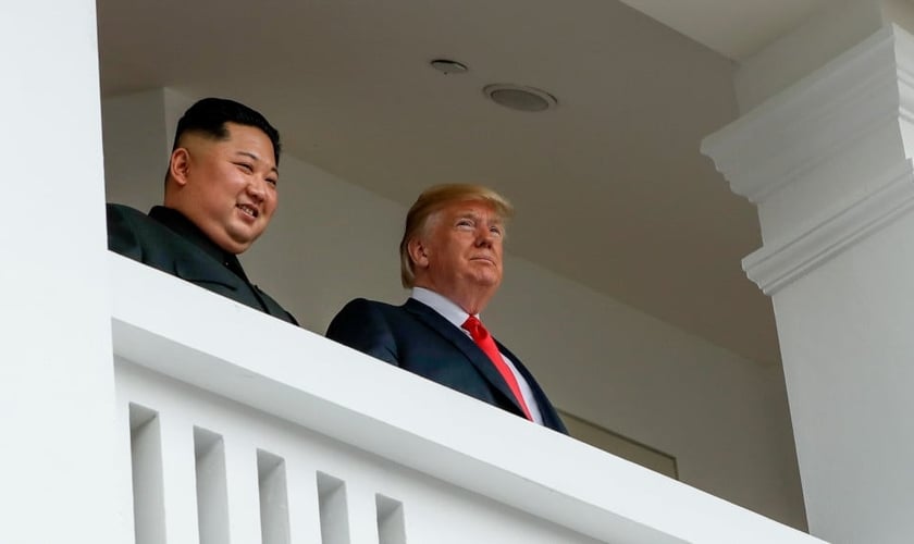 Donald Trump em encontro histórico com Kim Jong-un em Singapura. (Foto: Evan Vucci/AP/Rex/Shutterstock)