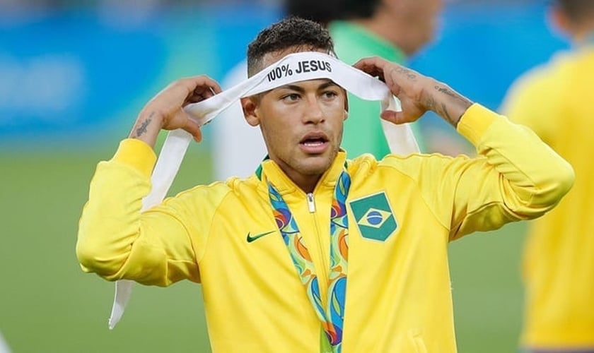 Neymar expressou sua fé celebrando o primeiro ouro olímpico do Brasil no futebol. (Foto: Fernando Frazão/Agência Brasil)