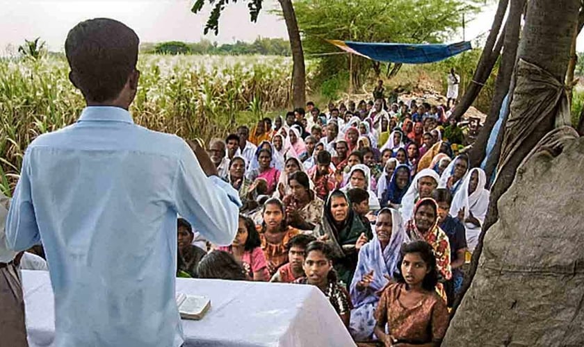 O pastor Mirian lidera uma igreja no Quirguistão, composta por muitos membros que deixaram o islamismo para abraçar o cristianismo. (Foto: Reprodução).