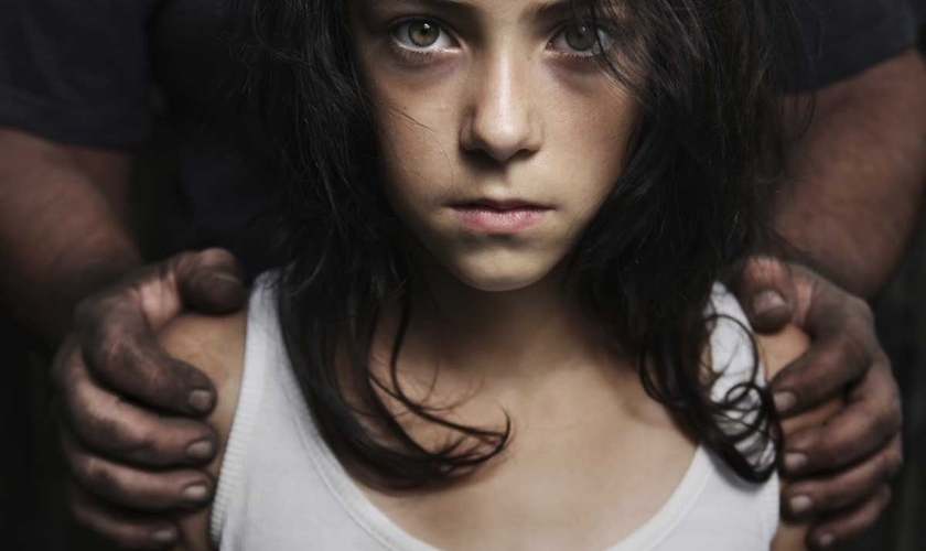 O Código Penal do Brasil considera crime a relação sexual entre adultos e menores de 14 anos. (Foto: Reprodução)