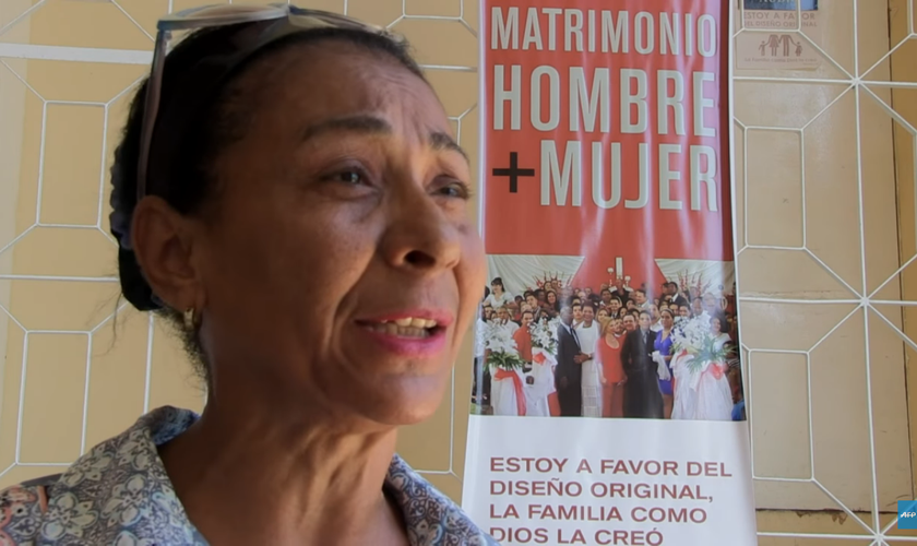A cristã Cándida Palomina Núñes afirma que homossexuais não podem procriar. (Foto: Reprodução).