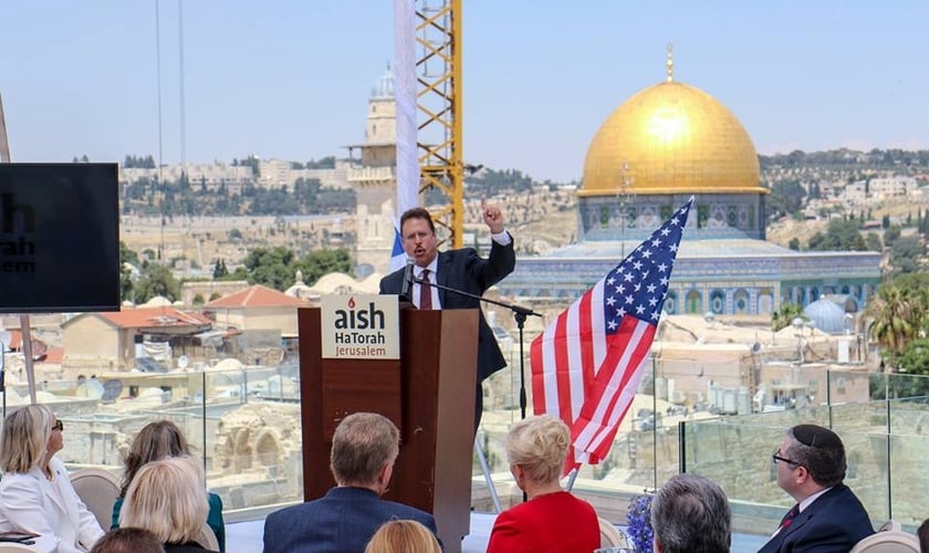 Mario Bramnick discursa entre líderes da Casa Branca durante a inauguração da embaixada dos EUA em Jerusalém. (Foto: LCI Global)
