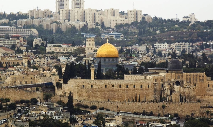 Cidade antiga de Jerusalém com a Cúpula da Rocha, no complexo conhecido pelos judeus como Monte do Templo. (Foto: Amir Cohen/Reuters)