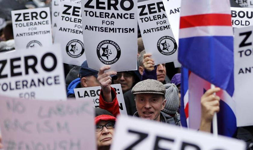 Antissemitismo leva manifestantes às ruas na Europa. (Foto: AFP)