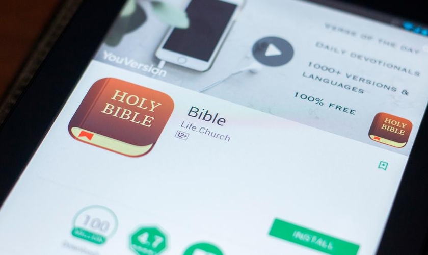 Os planos do YouVersion permitem que os usuários emparelhem as passagens diárias da Bíblia com conteúdo de áudio, vídeo ou devocional. (Foto: Reprodução)