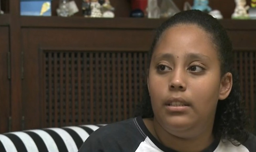 Letícia Mello teve alta do hospital após ser baleada na região lombar. (Foto: TV Globo)