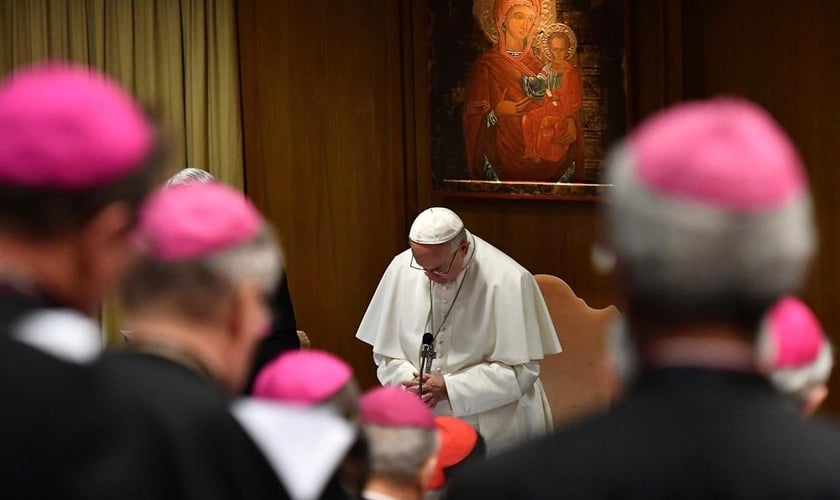Sacerdotes e teólogos da Igreja Católica acusam o Papa Francisco de heresia. (Foto: Vincenzo Pinto/Pool/EPA)