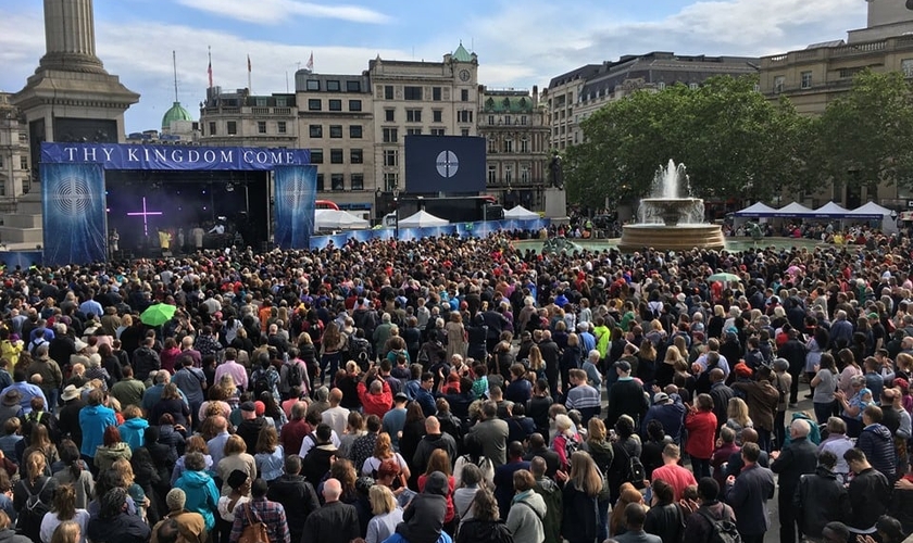 Milhares de cristãos se reuniram na Trafalgar Square, praça mais importante do centro de Londres. (Foto: Thy Kingdom Come)