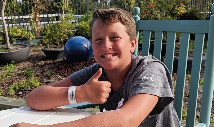 Levi Floyd, de 12 anos, sobreviveu a um afogamento na praia de Holden Beach, na Carolina do Norte, nos EUA. (Foto: Arquivo Pessoal)