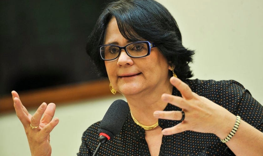 Ministra Damares Alves em audiência pública na Câmara dos Deputados. (Foto: Marcelo Camargo/Agência Brasil)