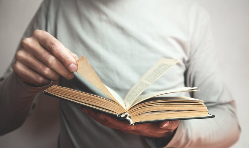 Apenas um terço dos evangélicos que frequentam uma igreja lê a Bíblia todos os dias. (Foto: Getty Images)