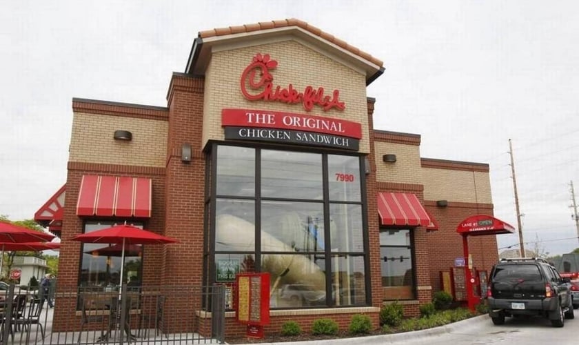 A rede de fast-food Chick-Fil-A deixa claro que seu objetivo corporativo é "glorificar a Deus, sendo um administrador fiel de tudo o que lhes é confiado" (Foto: Kansas.com)