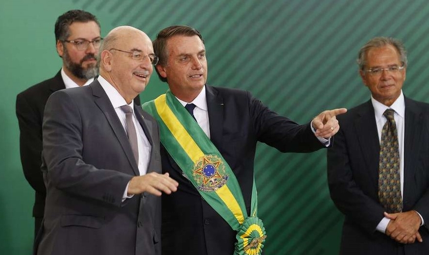 Presidente Bolsonaro e ministro Osmar Terra. (Foto: Reprodução/Renova Mídia) 