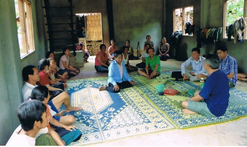 Igreja de Cristo na vila de Ban Na Ang, província de Luang Prabang, reunida com os membros para estudo bíblico de duas horas. (Foto: Reprodução/Netherwoodpark)