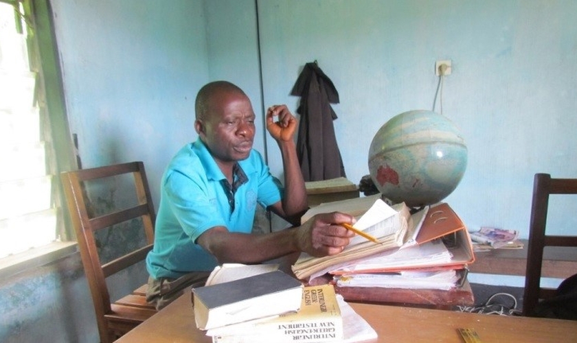 Benjamin Tem tinha 48 anos e trabalhava no projeto de tradução da Bíblia para o dialeto Aghem, falado em Camarões. (Foto: Aghem Bible Translation)