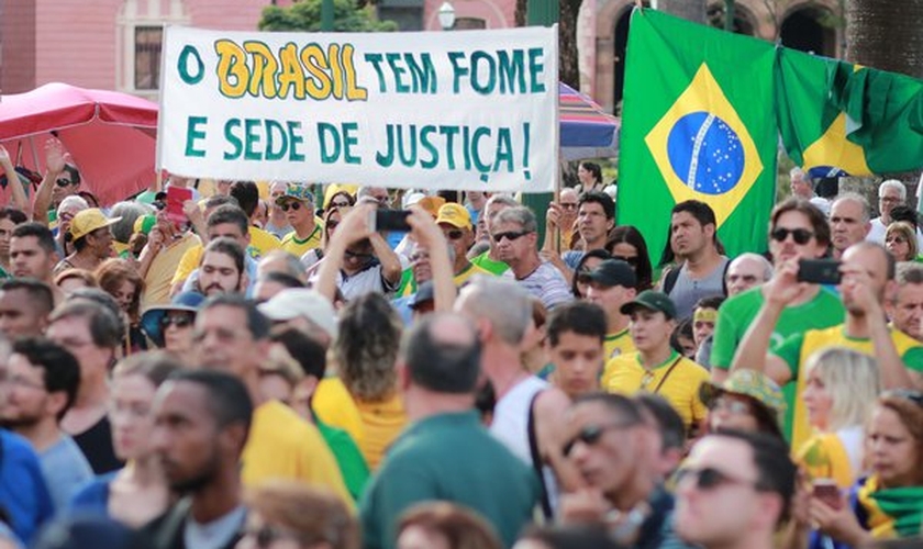 Manifestantes saíram às ruas em protesto contra decisão do STF. (Foto: Telmo Ferreira/Framephoto/Estadão Conteúdo)