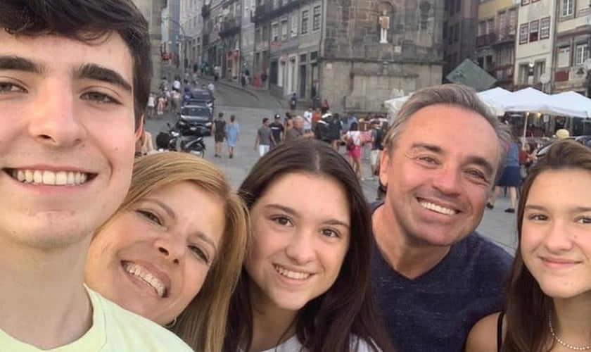 Gugu Liberato com a esposa, Rose, e os filhos João Augusto, Sofia e Marina. (Foto: Reprodução/Instagram)