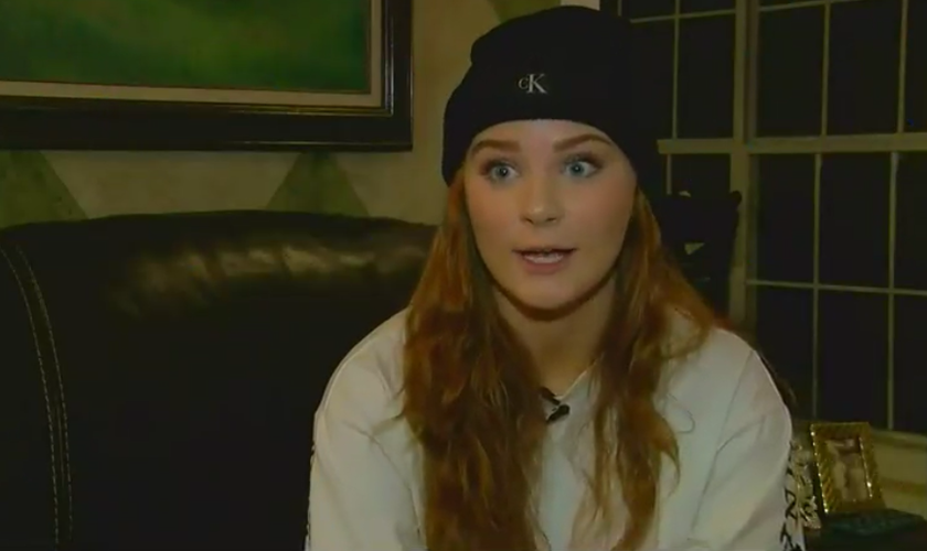 Katie Qualls, de 17 anos, durante entrevista à WLBT. (Foto: Reprodução/ WLBT)