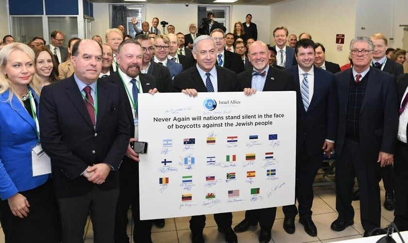Primeiro-ministro Benjamin Netanyahu em reunião com membros da Israel Allies Foundation. (Foto: Amos Ben-Gershom/GPO)