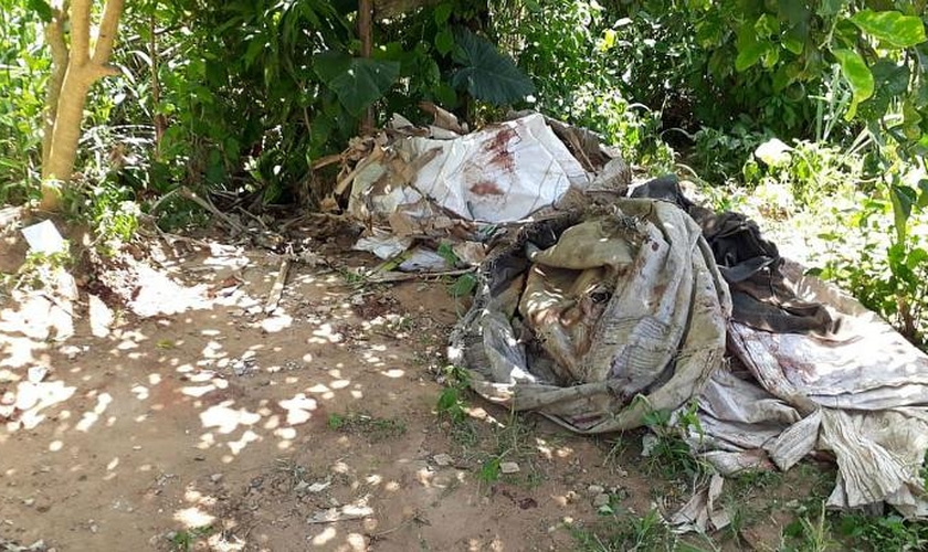 Um motorista conseguiu escapar e outros quatro foram mortos em uma emboscada na periferia de Salvador. (Foto: Bruno Wendel/Correio)