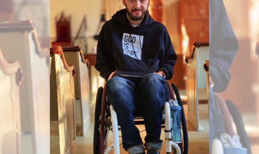 John Hicks Mackenzie sofreu um acidente de carro que o deixou tetraplégico, mas o aproximou de Deus. (Foto: Arquivo pessoal)