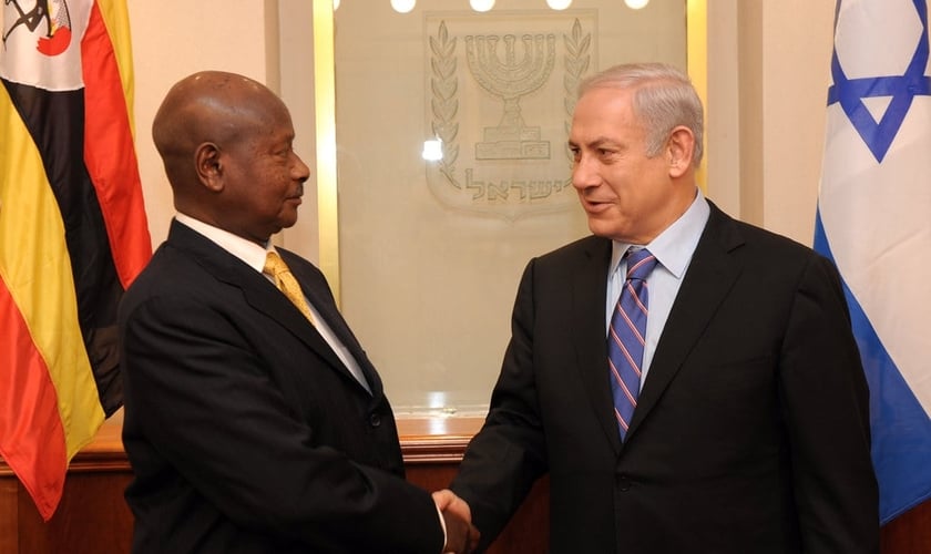 Presidente de Uganda, Yoweri Museveni, com o primeiro-ministro de Israel, Benjamin Netanyahu, em 2011. (Foto: Prime Minister of Israel)