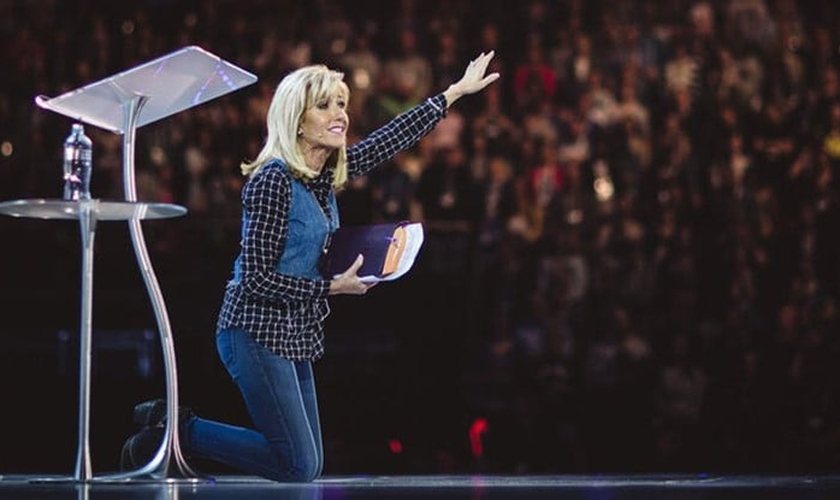 Beth Moore é evangelista, autora e se dedica a apoiar vítimas de abuso sexual. (Foto: SBC)