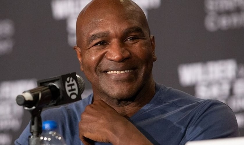 Evander Holyfield é tetracampeão mundial de boxe. (Foto: Esther Lin / Showtime)