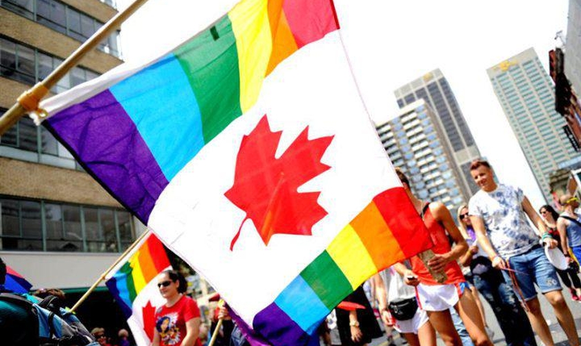 Canadá pressiona por lei que favorece opção homossexual. (Foto: Reprodução/Twitter/Metro)