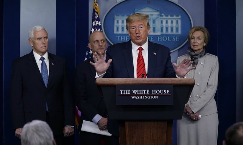 Trump anunciou medicamentos que podem ajudar no tratamento do coronaví)rus. (Foto: EVAN VUCCI/AP Photo