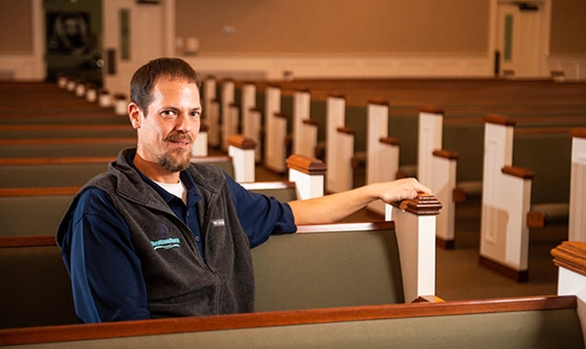 Mahlon LeCroix tornou-se pastor após ser restaurado de vício em bebida.  (Foto: Catherine Godbey/The Decatur Daily)