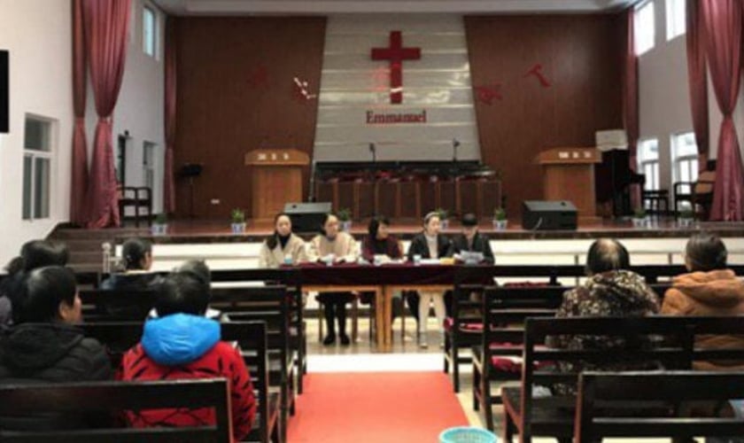 No final do ano passado, funcionários da cidade de Qidong, na província oriental de Jiangsu, realizaram eleições para a administração de uma igreja Three-Self. (Foto: Reprodução/Bitter Winter)