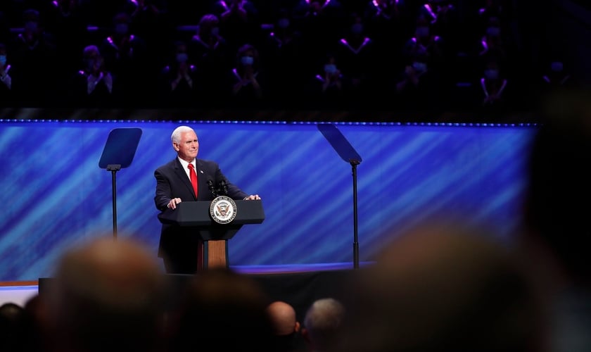 Vice-presidente americano Mike Pence na Primeira Igreja Batista em Dallas. (Foto: Tony Gutierrez/AP)