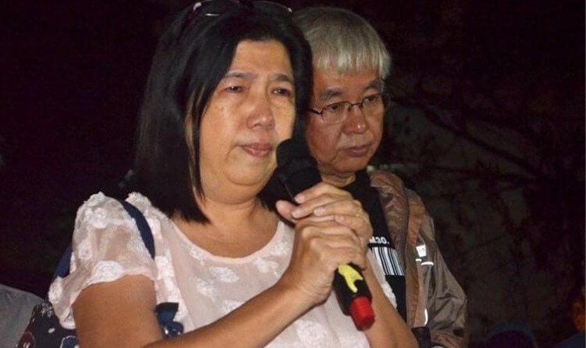 Susanna Koh mantém esperança de encontrar novamente o pastor Raymond Koh, após três anos do desaparecimento. (Foto: Reprodução / Portas Abertas)