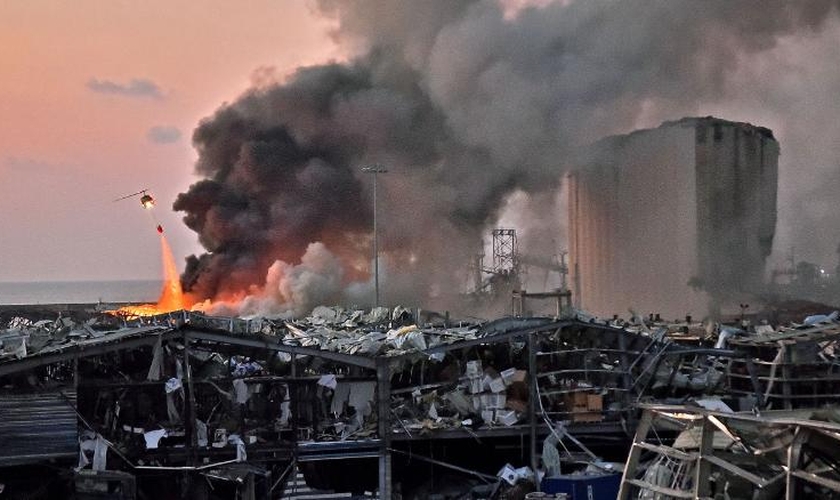 A explosão originada na região do porto de Beirute atingiu e destruiu o que encontrou em um raio de 10 quilômetros. (Imagem: CNN)